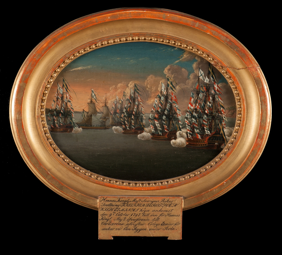 "Hennes Kongl. Maj:ts Sveriges Rikes Drottning Frederika Dorothea Wilh. höga ankomst den 9 Oct. 1797 till den för Hennes Kongl Maj:ts överförande till Carlskrona utrustade Örlogs Escadre, för ankar vid Öen Rugen under Perth."