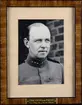 Porträttfotografi av Gösta von Porat, chef för F 3 Östgöta flygflottilj 1934-1941. Inramat foto.