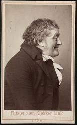 Phister som Klokker Link i "Nei".