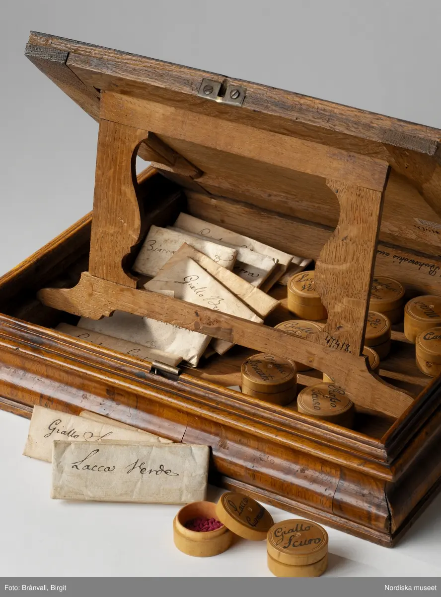 Namnchiffer S M, drottning Sofia Magdalena.