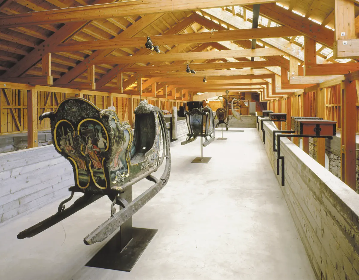 Sverre Fehn's exhibiton of old sleighs in Storhamarlåven.