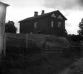 En serie bilder tagna i slutet av 1940-talet av gårdar och bostäder i Karlstads utkanter: Gräsdalens gård