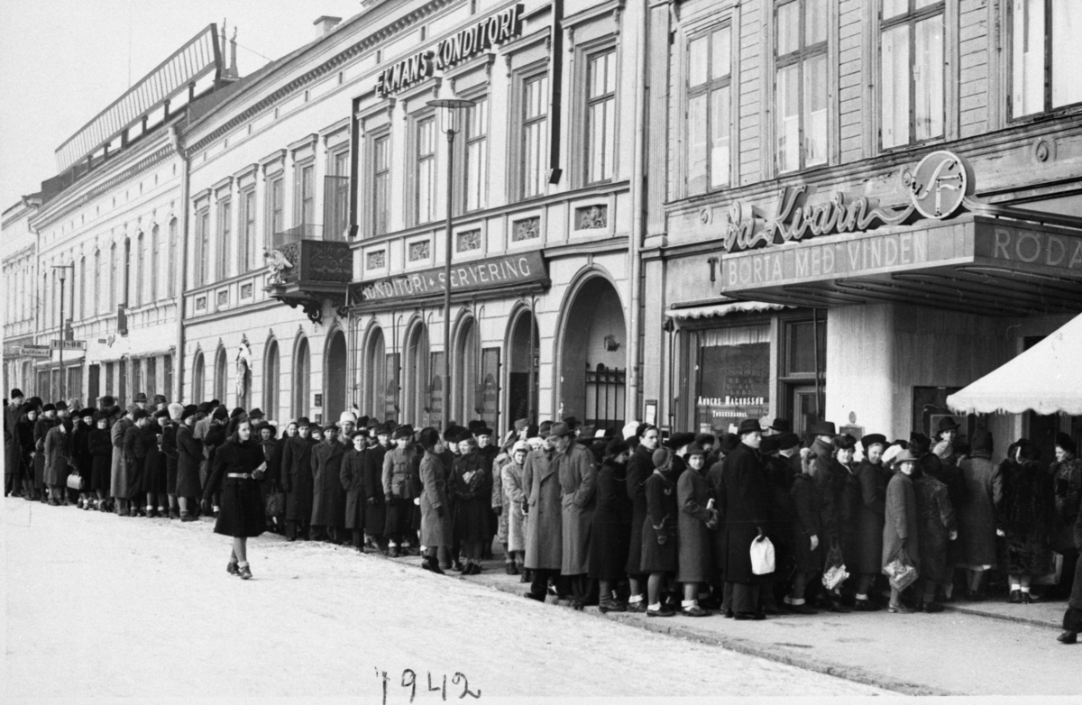 Kö till Röda Kvarns föreställning av Borta med vinden år 1942.