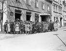 Elever från läroverket och flickskolan på studiebesök 1942.