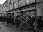 Epa kommer till stan 1935 och öppnar sitt varuhus i den nybyggda fastigheten på Tingvallagatan 19. 1962 gick flytten till det som nu kallas 15-huset.