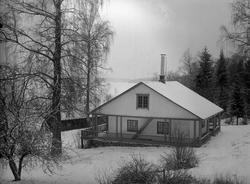 Text på negativkuvertet: Plåtar tagna i Grums. Stugan låg vi