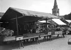 Trädgårdsmästare Bryskhe på torget 1937.