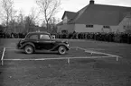 En utställning med fordon från Ford  i och omkring det vid  vid fototillfället före detta ridhuset som låg alldeles väster om Karolinen. Bilden tagen 1939.