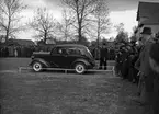 En utställning med fordon från Ford  i och omkring det vid  vid fototillfället före detta ridhuset som låg alldeles väster om Karolinen. Bilden tagen 1939.