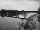 Bro från Örsholmen till Lamberget/Tormestad på en bild från ca 1920. I bakgrunden östra järnvägsbron.