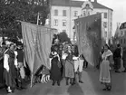 Nationell demonstration med med bl a förbundet SNU, en högerradikal rörelse, vid Herrhagstorget i slutet av 1930-talet.