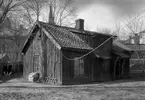 En rest av det gamla Karlstad, troligen t o m sedan före branden 1865, inne på gården på Västra Kanalgatan 5 A. Huset revs 1939.