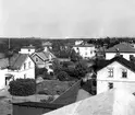 Bild tagen en majdag i Karlstad året 1949. På bilden syns fastigheter mellan Föreningsgatan och Torparegatan på Tormestad.