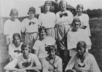 Hybo damlag i fotboll 1923.
Översta raden fr.v. 1 Gulli Jönsson, 2 Edith Engblom, 3 Elida Holmkvist, 4 Olga Eriksson, 5 Sonja Gullsby.
Mellanraden fr.v. 1 Ebba Lövgren, 2 Emmy Lövgren, 3 Lydia Hallman.
Sittande fr.v.1 Anna Nyman, 2 Gundla Skoog, 3 Anna LjungströmTjärnelund.