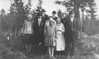 Familjen Ture Svensk, Simanbo, Hybo.
Mitten av 1930-talet.