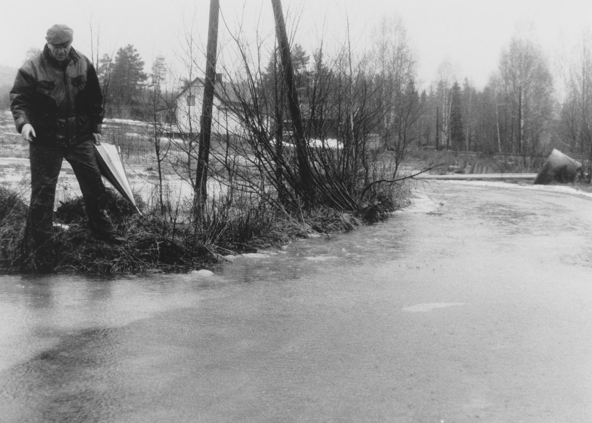 Flom i Koloniveien på Elnes, Hakadal