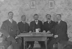 Fackföreningens styrelse i Hybo. omkr. 1915.
Fr.v. 1 Olle Westerlund,2 C O Johansson, 3 Holmkvist, 4 Johan Jönsson, 5 Karl Jansson-Höög