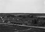 Vy över Herrhagen norrut från vattentornet år 1890. I bakgrunden syns från vänster: Svinbäckens gård, Åttkanten på sin ursprungliga plats bortom nuvarande stickspåret till hamnen, Kroppkärrs skola och herrgård. Mitt i bild, den i folkmun kallade 