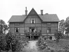 Gårdssidan på en ännu kvarstående villa på Älvgatan 71. Bilden tagen för dryga 100 år sedan.