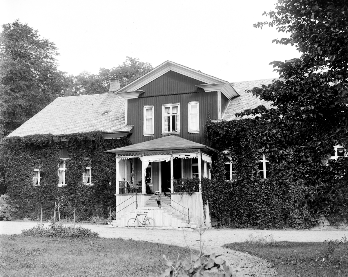 Brunsbergs herrgård på en bild tagen runt förra sekelskiftet.