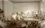 Mellqvists konfektyr, saft- och syltfabrik på en bild från 1918. Verksamheten bedrevs i den fastighet vid Herrhagsparken som senare övertogs av Bergsons textilfabrik år 1925.