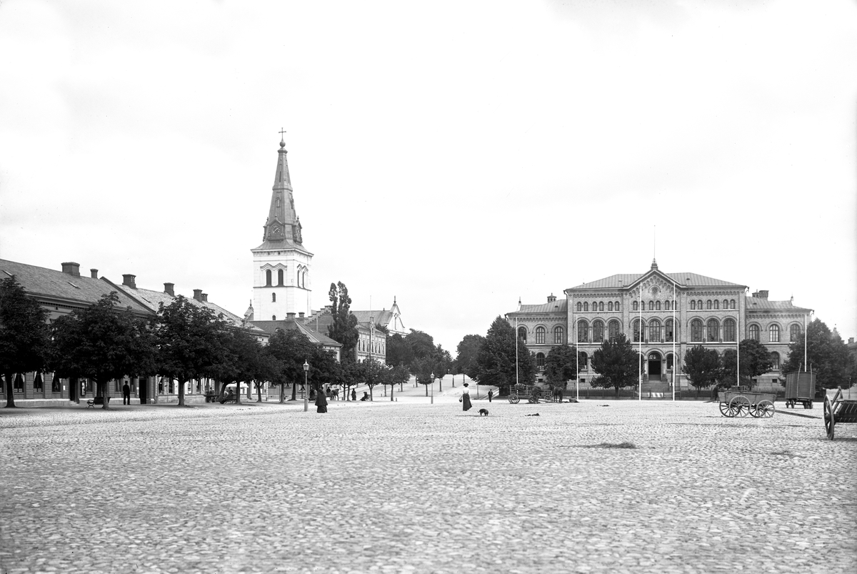 På kuvertet står följande information sammanställd vid museets första genomgång av materialet: Stora torget 1903.