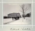 Bildserie tagen av August Malmborg (1875-1895), son till landshövding Adolf Malmborg, ägare till Våxnäs herrgård, och hans maka Julia, född Åkerhielm. Bilderna är tagna från tidigt 1890-tal fram till 1895 med texten skriven av modern: Rådhuset i Carlstad.