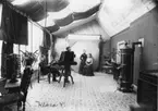 Interiör från Karl Nyströms ateljè på Södra Klaragatan 2 i Karlstad. Bilden tagen 1903.