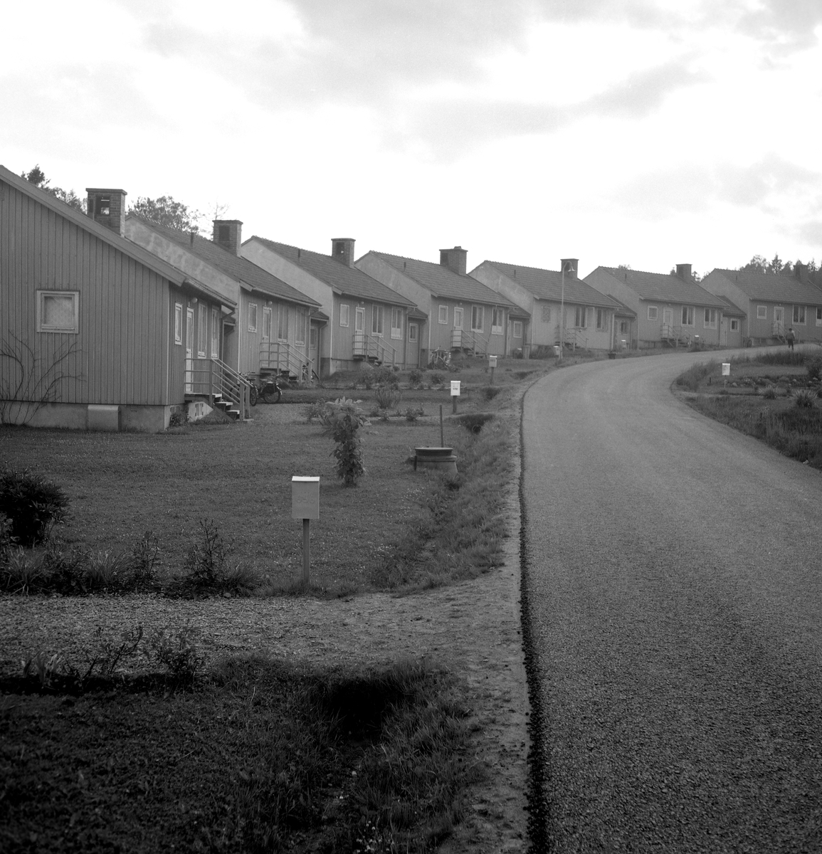 Någonstans i Värmland - från slutet av 1950-talet. Lämna gärna en kommentar om du vet något om bilden.