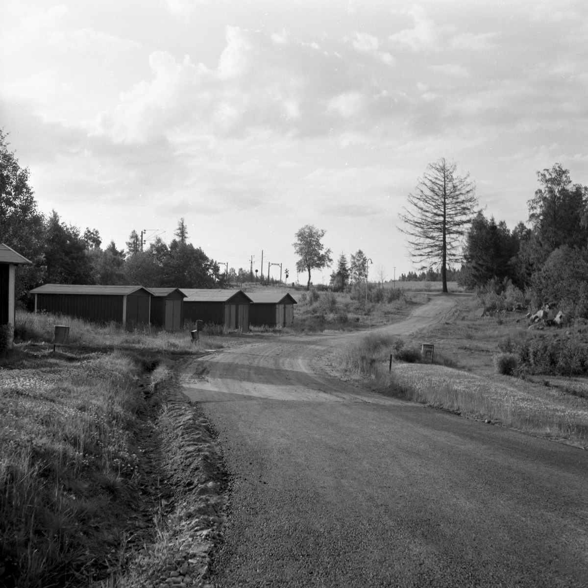 Någonstans i Värmland - från slutet av 1950-talet. Lämna gärna en kommentar om du vet något om bilden.