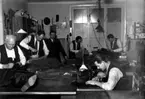 Interiör från Lars Holmströms skrädderi i Filipstad på en bild från 1939.