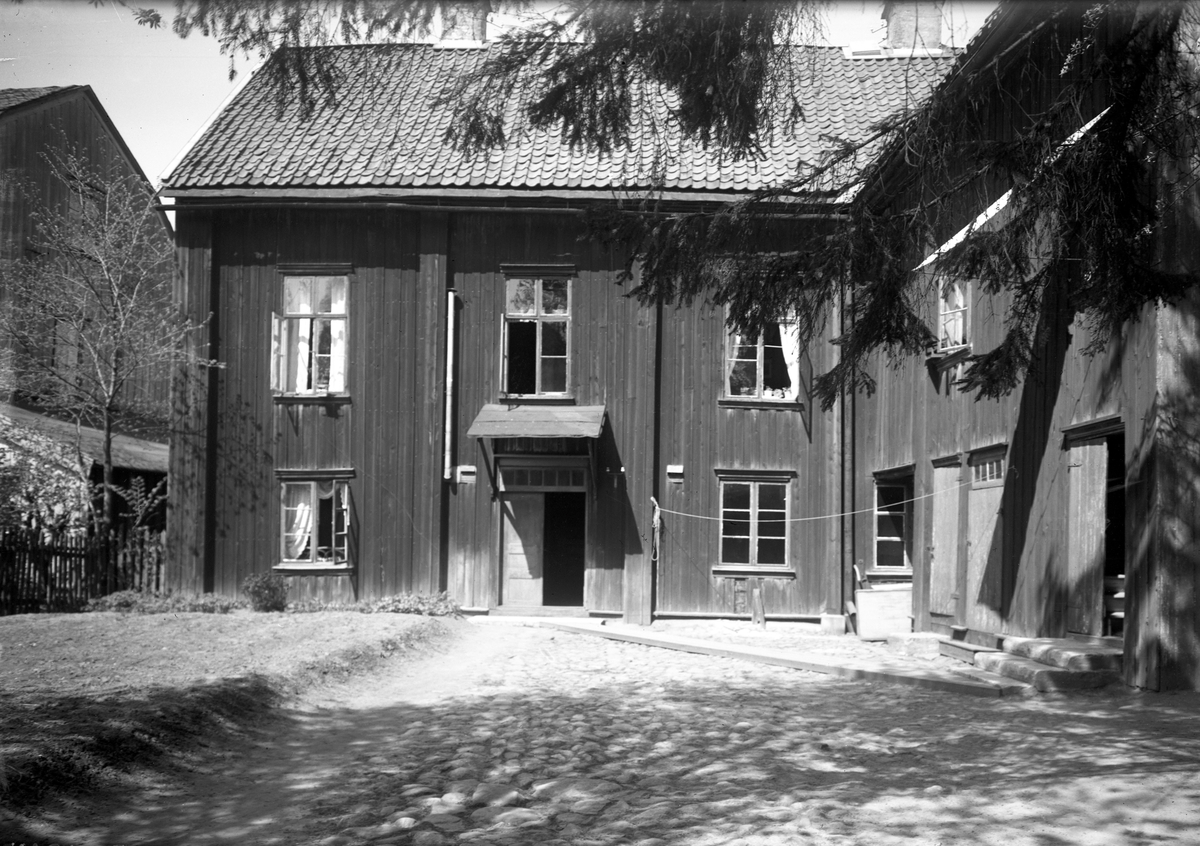 Landshövdingegården i kvarteret Almen i Karlstad i slutet av 1930-talet.
