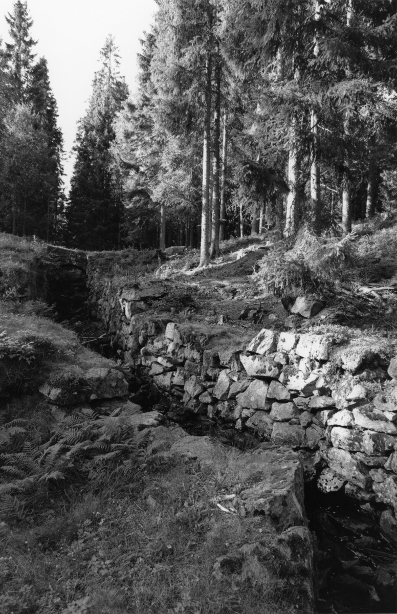 Bildarkivfynd troligen tagna i Storfors kommun i mitten av 1980-talet. Gå gärna in och kommentera om du vet något om bilden.