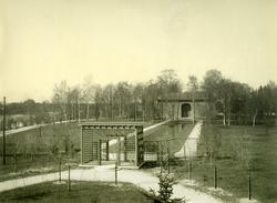 Pergolaentrén framför Värmlands Museum på 30-talet.