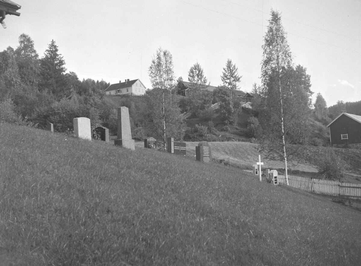 Strandlykkja kirke, kirkegård, gravstøtter.