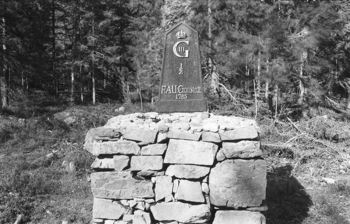 Milsten vid vägen Torsåker - Stjärnsund.