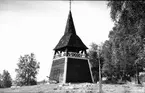 Klockstapeln vid Idenors kyrka.