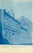 Fr.v navigations skolan byggd 1869-70 i en våning påbyggd till två våningar 1899. Huset till höger lokal för navigationsskolan 1841-70.