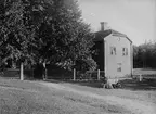 Engesberg vid Bönan. Från vänster: Sigrid Enlund, Tekla Svedlund och Sigrid Paues. I bakgrunden den så kallade 