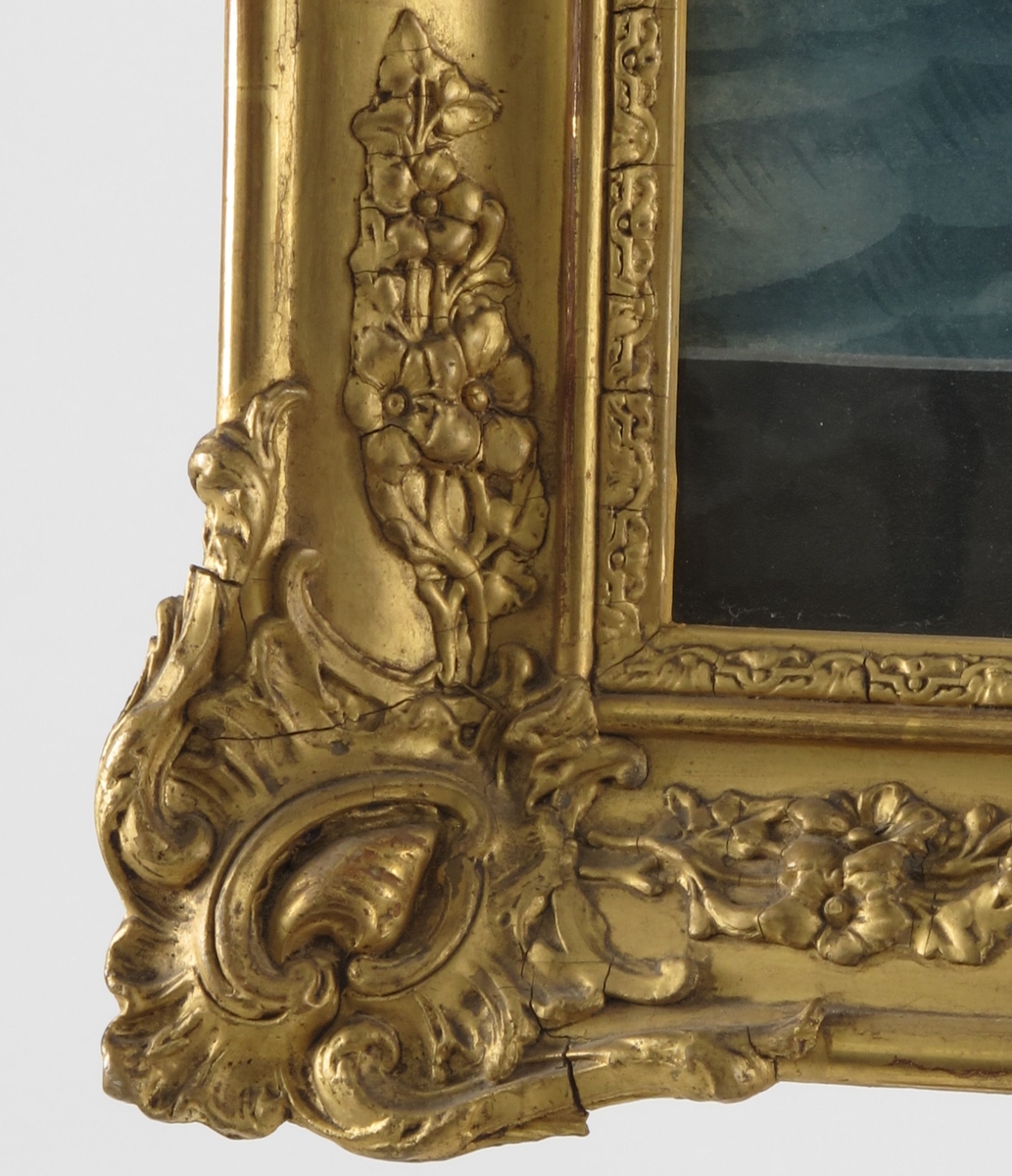 Bark Veritas af Arendal, ført av Capt. H. A. Andersen. For fulle seil mot høyre, unionsflagg  under gaffelen blå vimpel m. "Veritas" i hvitt, blått, rødt flagg m. N. 44  i hvitt felt. Sign. n. t. h. Tekst i marg under bildet.