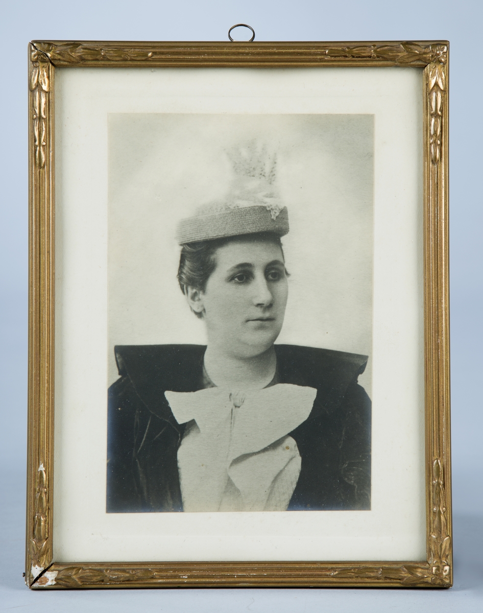 Portrett av Victoria Bachkes mor.