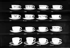 Kaffekoppar i olika dekorer från Gefle Porslinsfabrik.