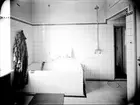 Grand Central Hotell. Badrum. Den 10 juli 1929.
Byggdes 1875 - 76 och fick namnet Hotel Prins Oscar, nuvarande namnet erhölls år 1891 och gjordes om till ett moriskt kafé. 1896 uppfördes i anslutning till trädgården en musikpaviljong i barockstil. 1919 köpte Oscar Zedrén hotellet.