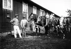 Ladugården vid Olle Sjöblom. Från vänster 1. Manne Danielsson 2. Johan Lindholm.