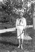 I trädgården. Tidsomfånget är 1900 - 1940
