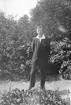 I Trädgården. Tidsomfånget är 1900 - 1940