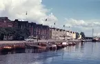 Båtar vid Norra Skeppsbron vid Gavleån i Gävle.