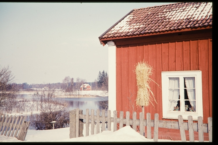 Hus vid vattnet, Helgevärma, Öjaby. 1957.