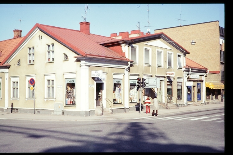 Djäknen 4, i hörnet av Storgatan - Linnégatan. Växjö, 1980.