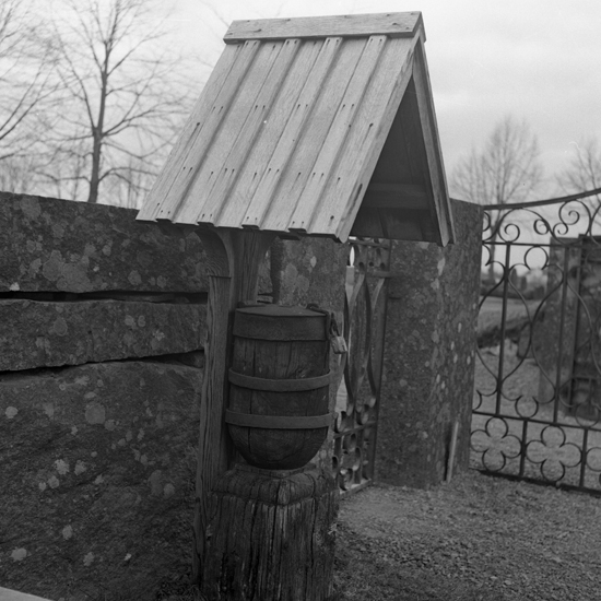 Sjösås nya kyrka. Fattigbössa. 1964.